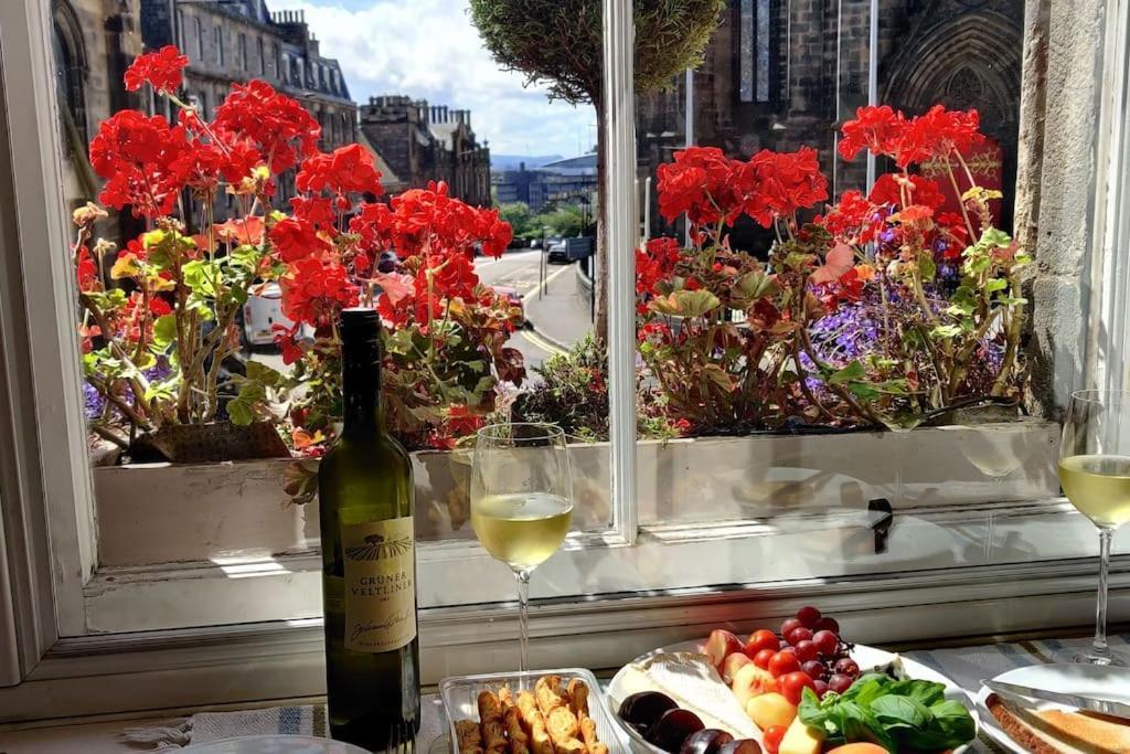 Royal Mile Apt, Just 1 Min From Edinburgh Castle! Luaran gambar